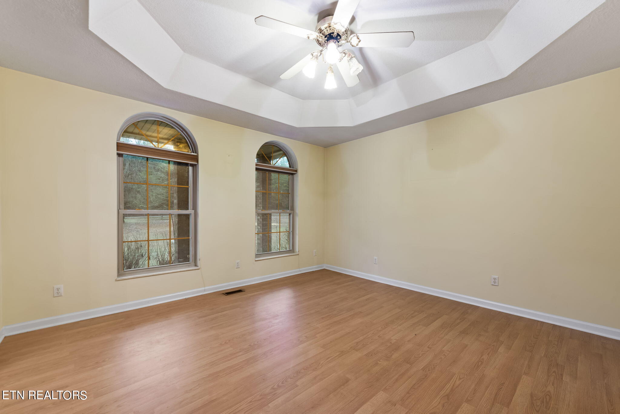 133 University Road Kingston, TN 37763 - Photo 5 of 58 formal living room