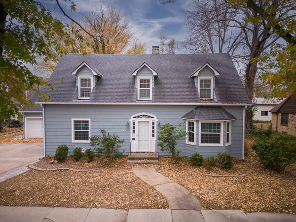 $174,900 | 1113 East 10th Avenue, Winfield, KS 67156