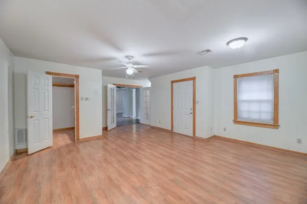 $174,900 | 1113 East 10th Avenue, Winfield, KS 67156
