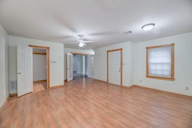 $174,900 | 1113 East 10th Avenue, Winfield, KS 67156