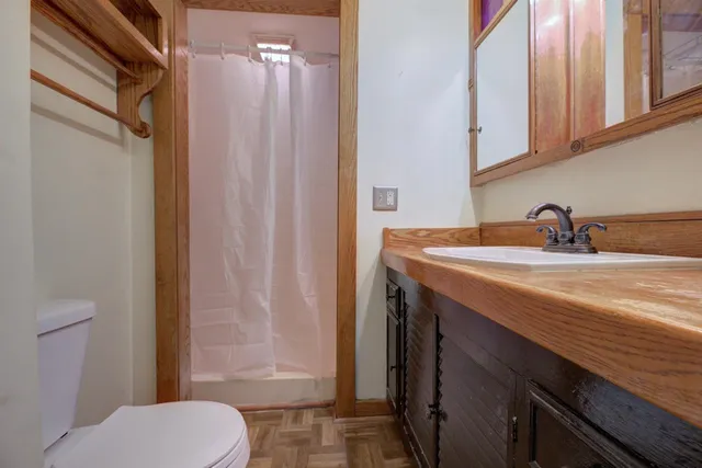 $174,900 | 1113 East 10th Avenue, Winfield, KS 67156