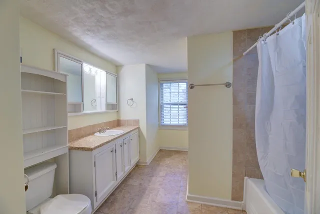 $174,900 | 1113 East 10th Avenue, Winfield, KS 67156