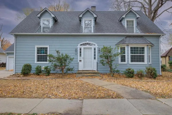 $174,900 | 1113 East 10th Avenue, Winfield, KS 67156