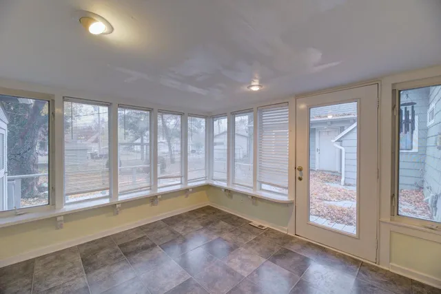 $174,900 | 1113 East 10th Avenue, Winfield, KS 67156