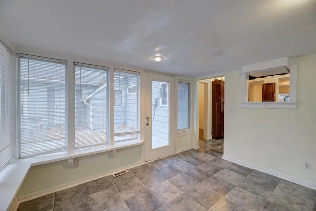 $174,900 | 1113 East 10th Avenue, Winfield, KS 67156