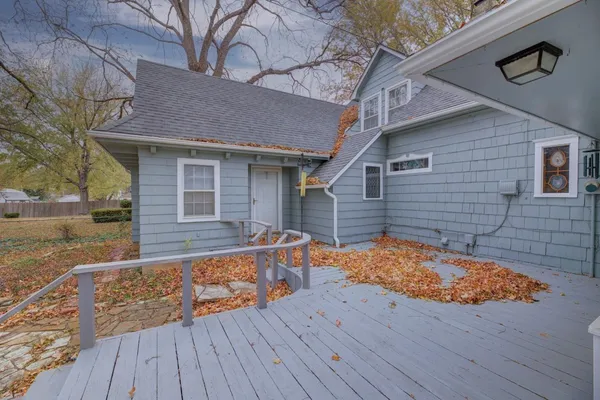 $174,900 | 1113 East 10th Avenue, Winfield, KS 67156