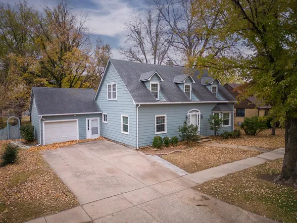 $174,900 | 1113 East 10th Avenue, Winfield, KS 67156