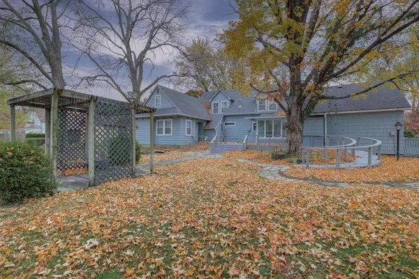 $174,900 | 1113 East 10th Avenue, Winfield, KS 67156