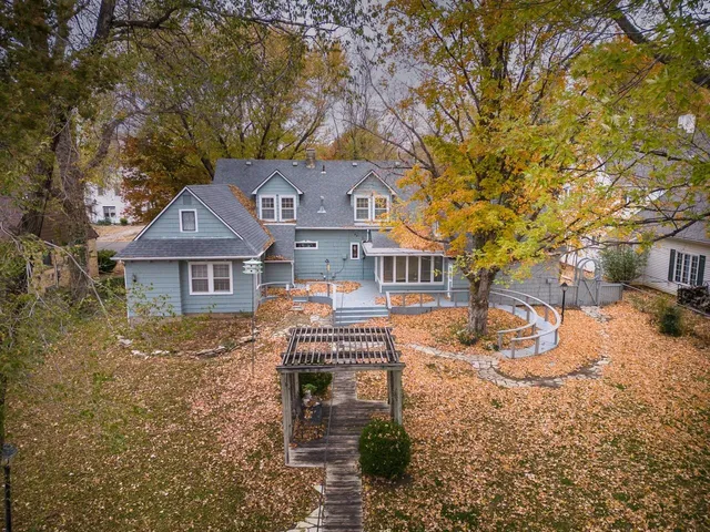 $174,900 | 1113 East 10th Avenue, Winfield, KS 67156