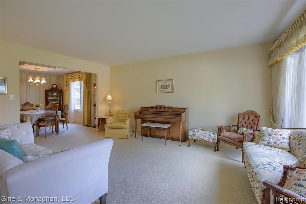 35 Vernier Road Grosse Pointe Shores, MI 48236 - Photo 5 of 38