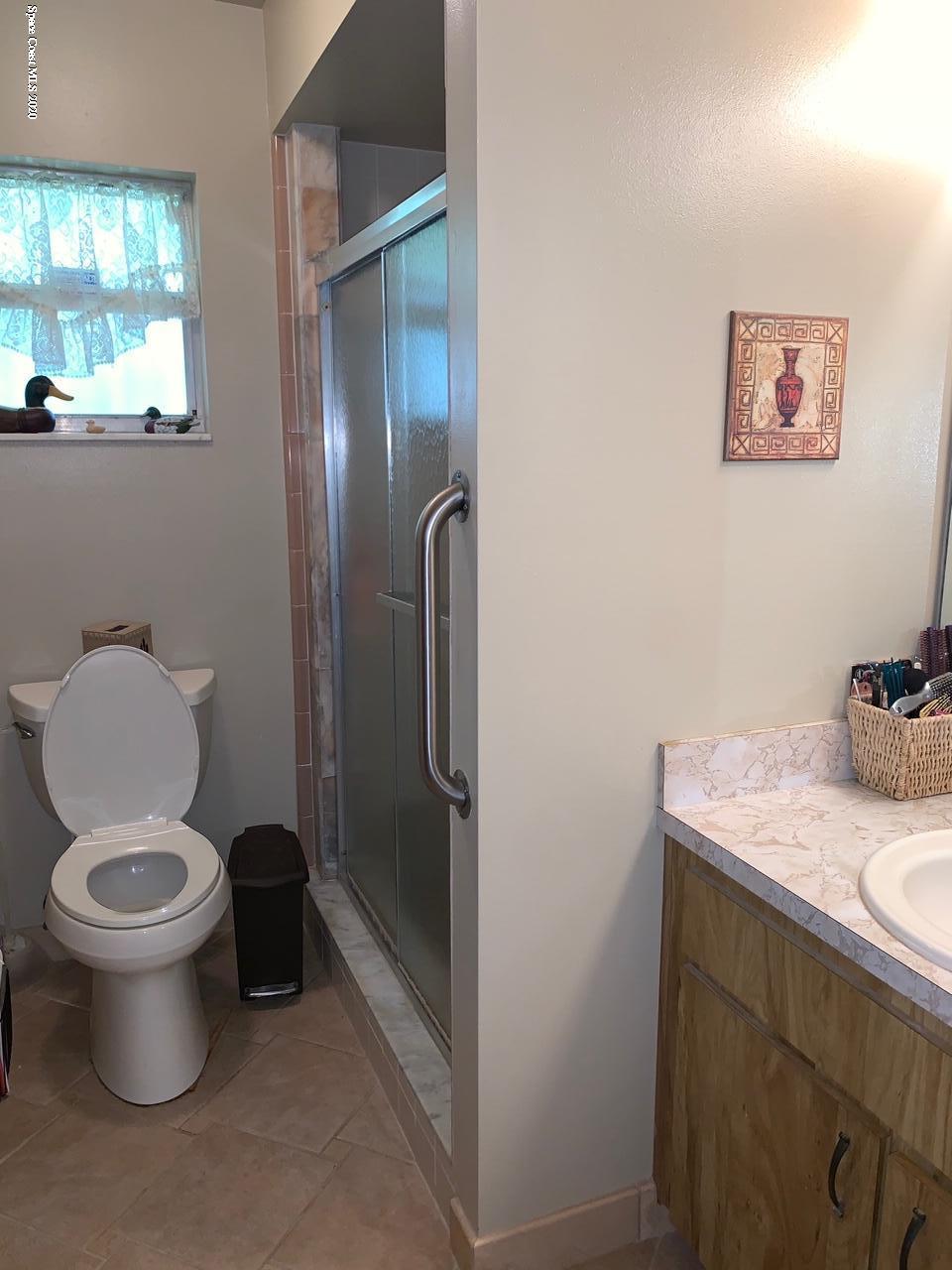 1640 West Shores Road Melbourne, FL 32935 - Photo 7 of 10 Butchie bathroom 2