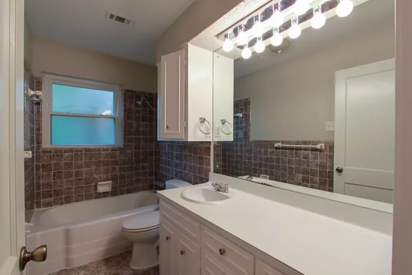 $2,495 | 5712 Fairlane Drive, Austin, TX 78757