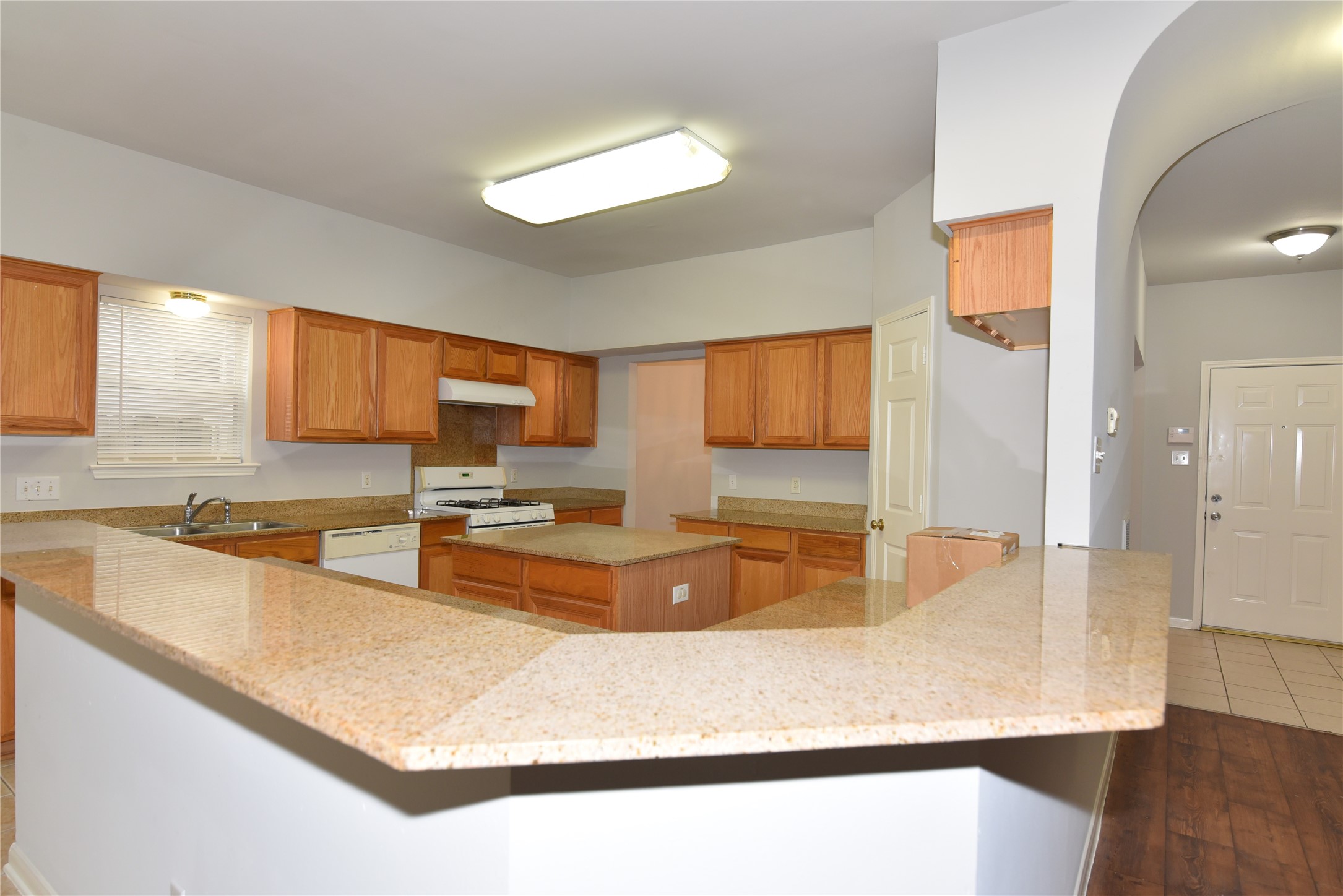 6807 Turtlewood Drive Houston, TX 77072 - Photo 4 of 24