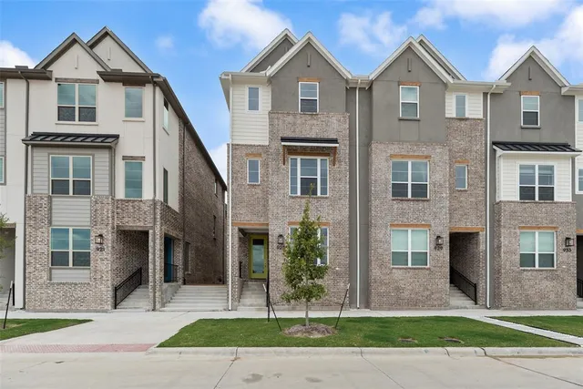 $575,000 | 925 Heights Way, Plano, TX 75075