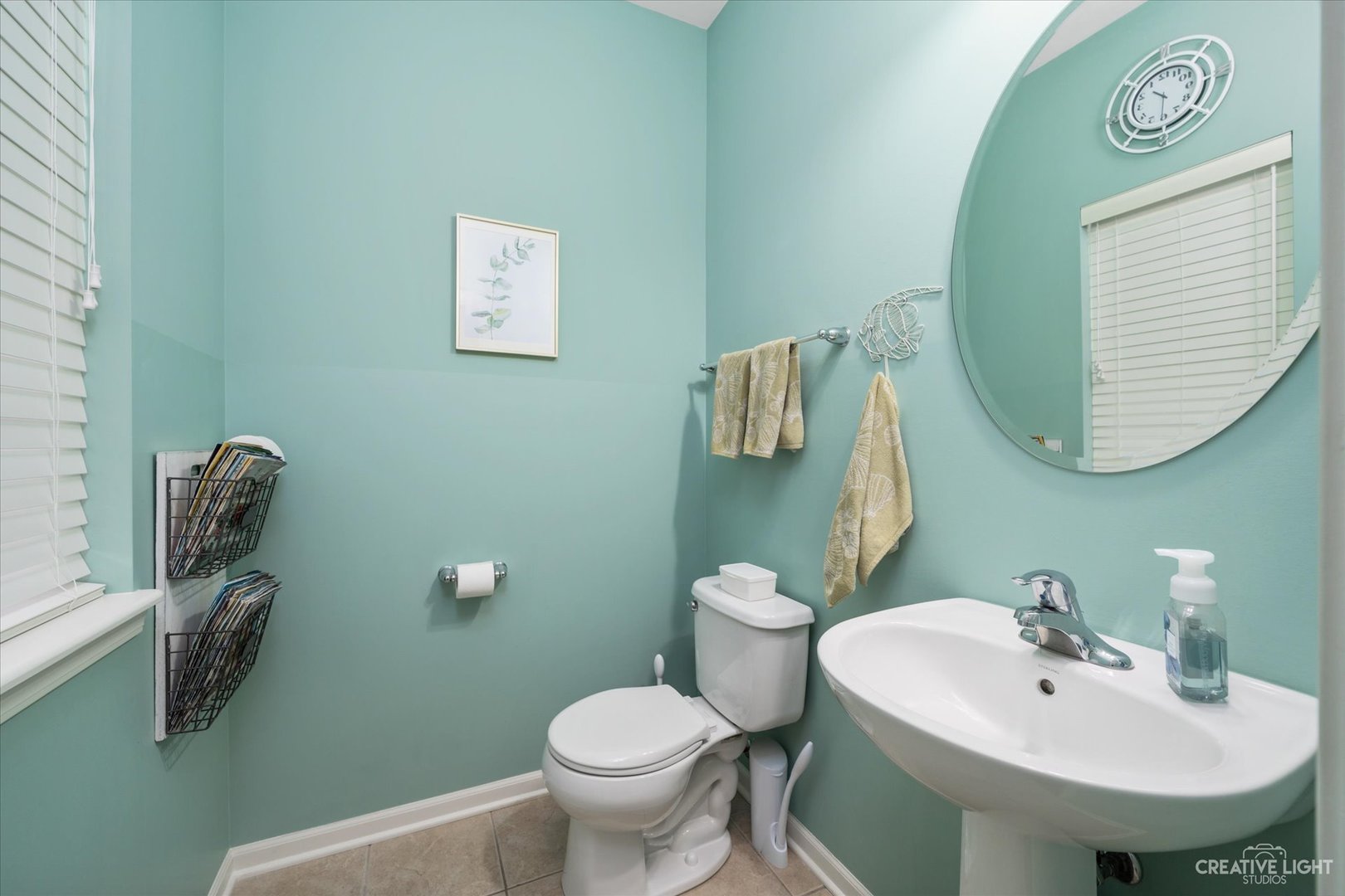 3521 English Prairie Road Elgin, IL 60124 - Photo 16 of 35 a bathroom with a toilet sink and mirror