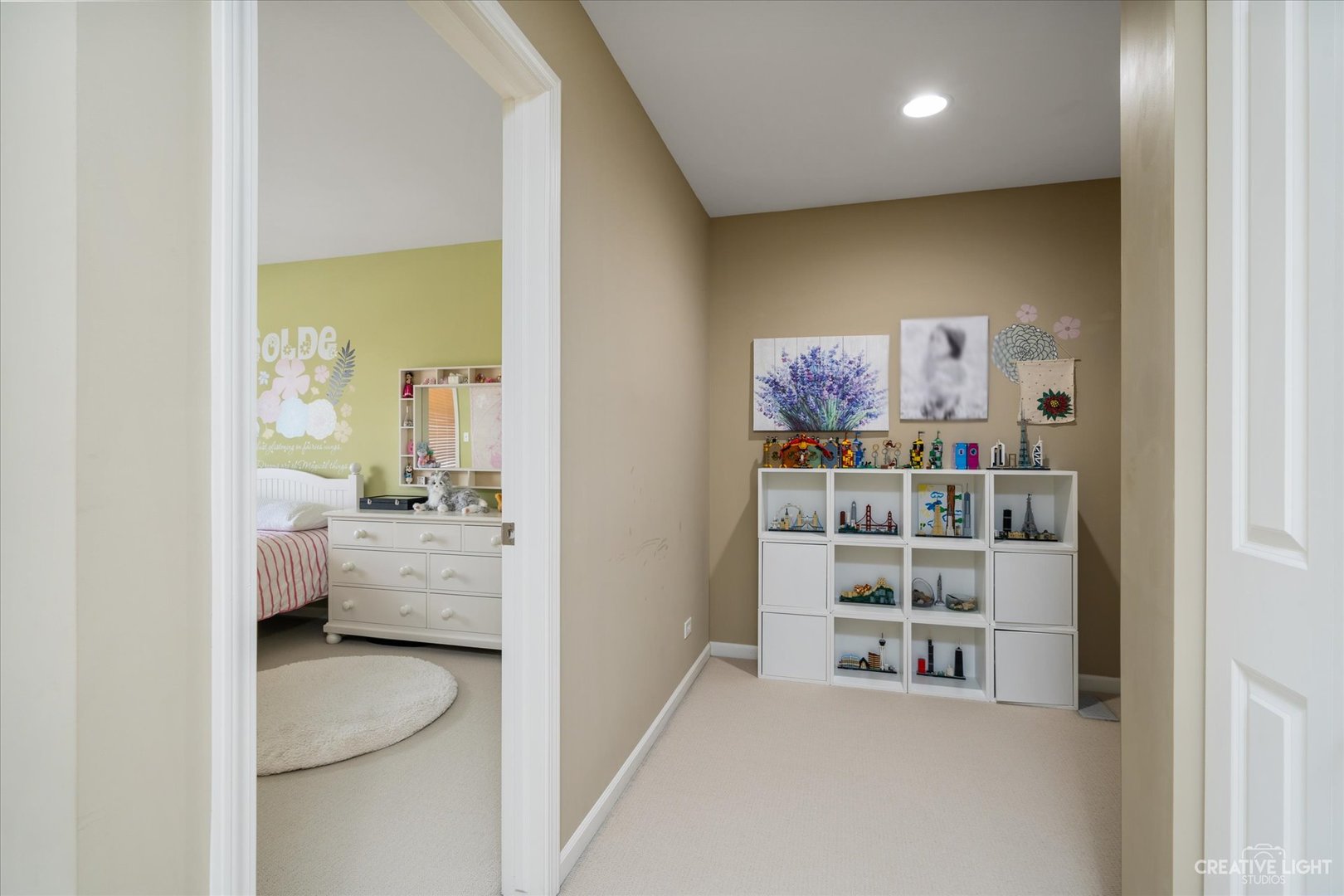 3521 English Prairie Road Elgin, IL 60124 - Photo 23 of 35 a living room with furniture and white walls