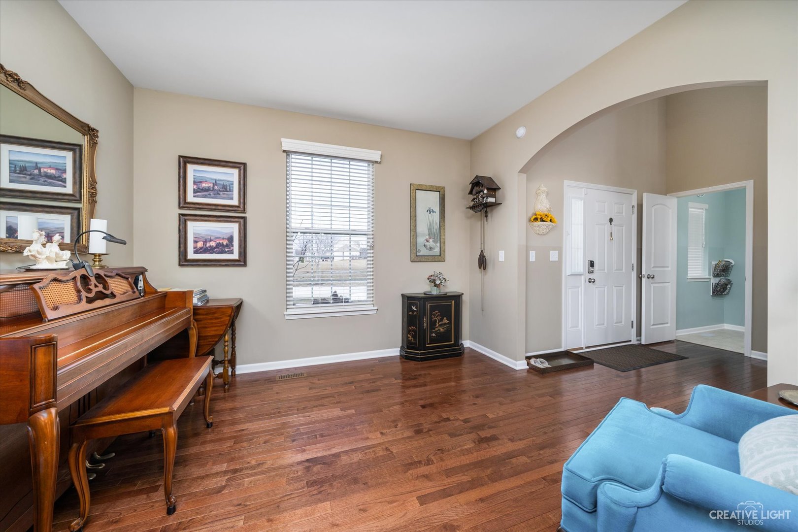 3521 English Prairie Road Elgin, IL 60124 - Photo 5 of 35 a living room with furniture a dining table and a window