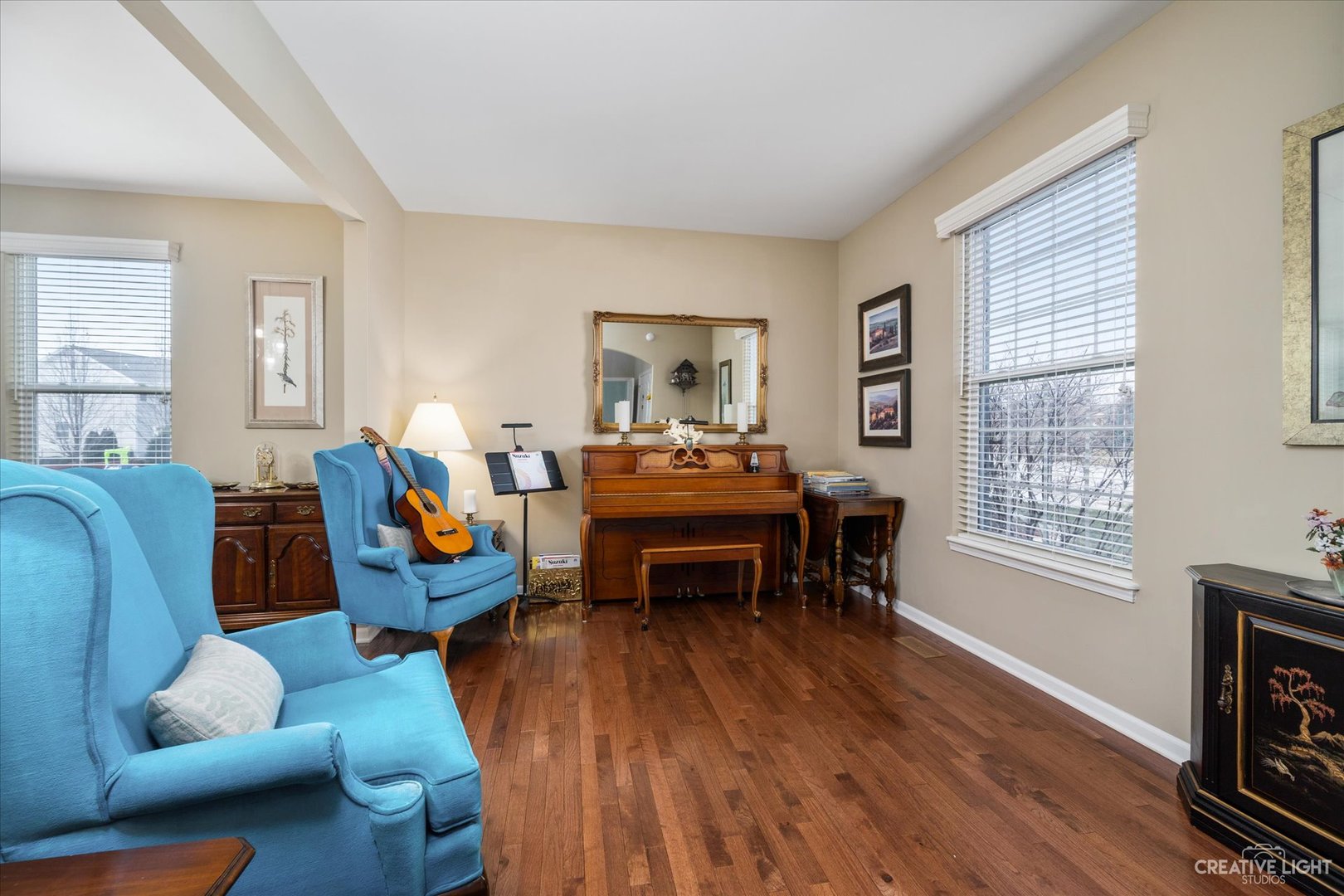 3521 English Prairie Road Elgin, IL 60124 - Photo 6 of 35 a living room with furniture and a wooden floor