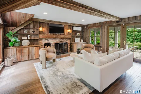 $2,395,000 | 3 Holmewood Lane, New Canaan, CT 06840