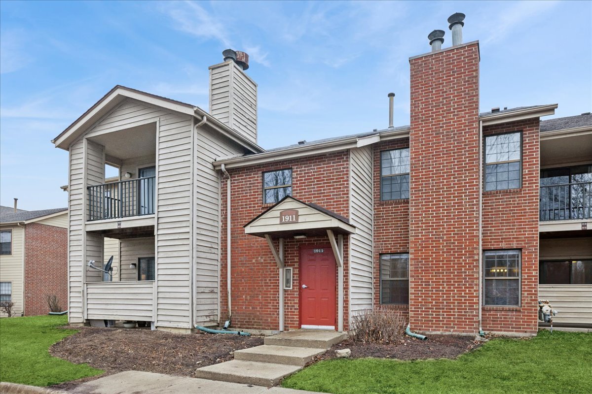1911 North Hicks Road, Unit 103 Palatine, IL 60074 - Photo 1 of 19