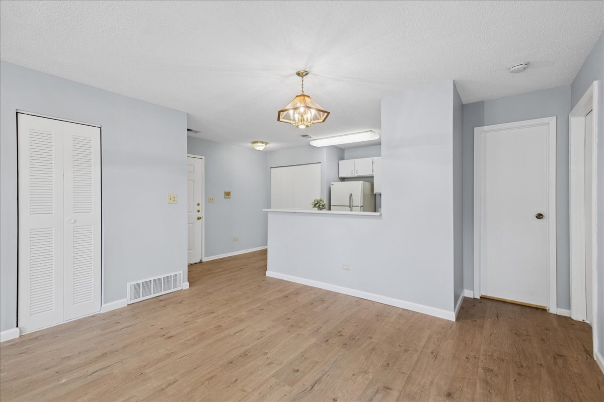 1911 North Hicks Road, Unit 103 Palatine, IL 60074 - Photo 11 of 19