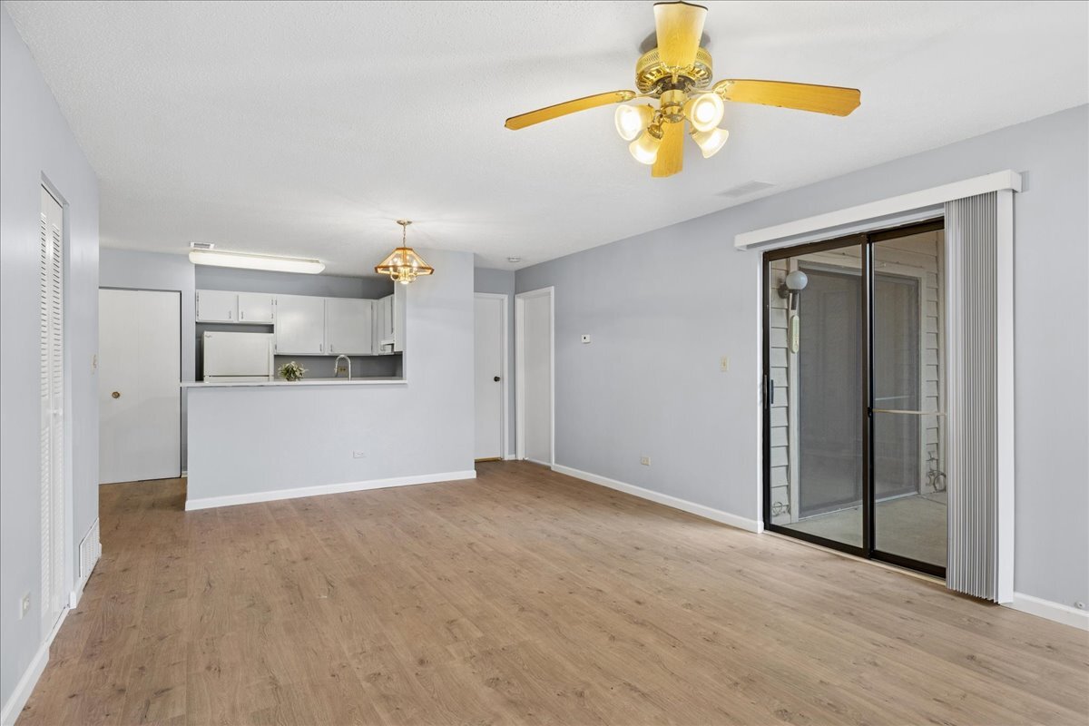 1911 North Hicks Road, Unit 103 Palatine, IL 60074 - Photo 12 of 19