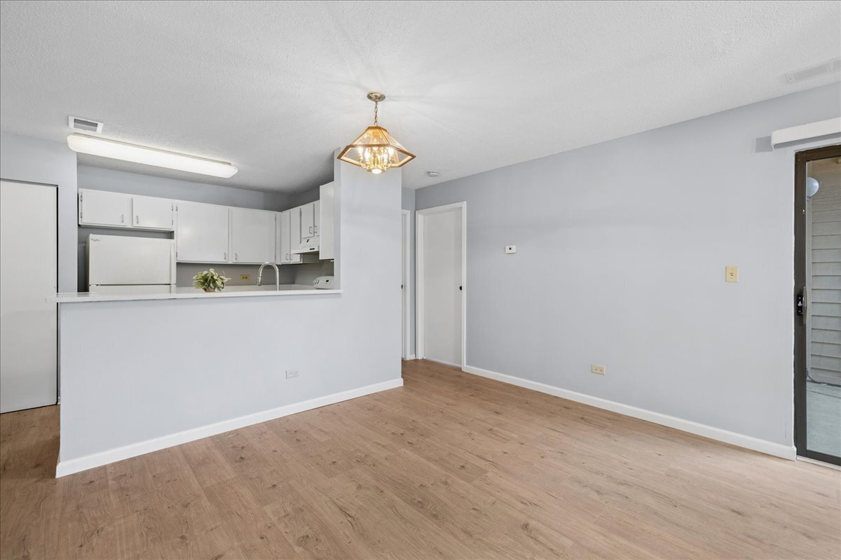 1911 North Hicks Road, Unit 103 Palatine, IL 60074 - Photo 15 of 19