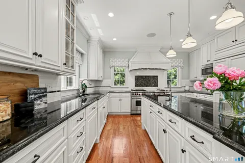 $1,695,000 | 2 Gino's Way, Ridgefield, CT 06877
