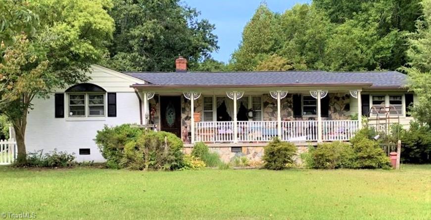 3208 Groometown Rd. is located close to shopping, highways and restaurants.