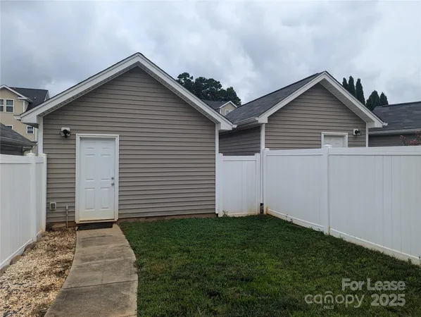 $1,750 | 13918 Cypress Woods Drive, Huntersville, NC 28078