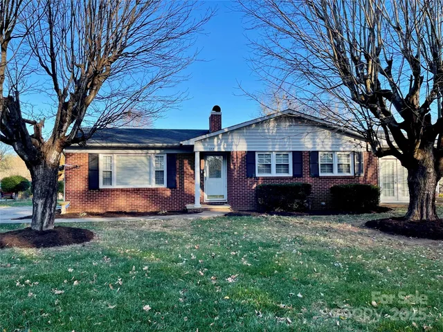 $240,000 | 122 Eastview Street, Hudson, NC 28638
