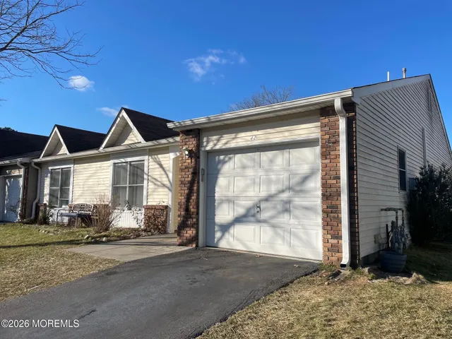 $349,900 | 42 Buttonwood Court, Lakewood, NJ 08701