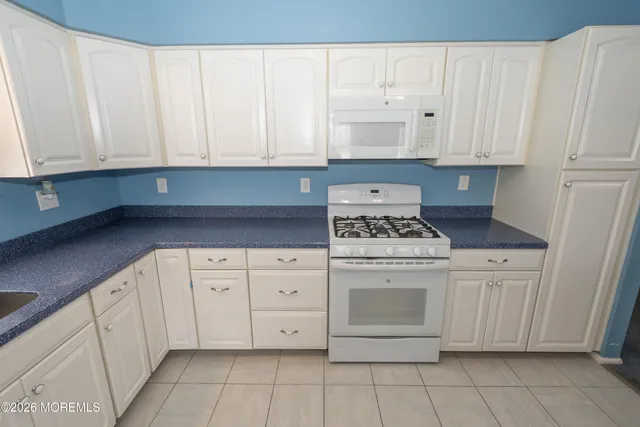 $329,900 | 42 Buttonwood Court, Lakewood, NJ 08701