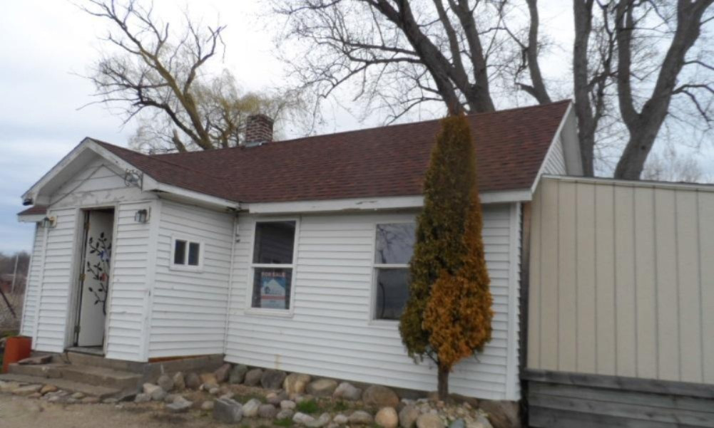 40738 C R 352 Decatur, MI 49045 - Photo 2 of 6 2