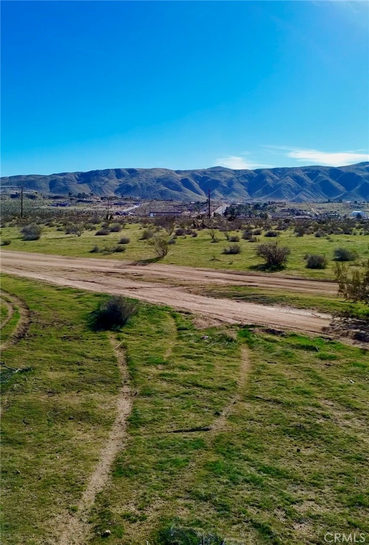 10450 Central Road Apple Valley, CA 92308 - Photo 6 of 11 a view of an ocean