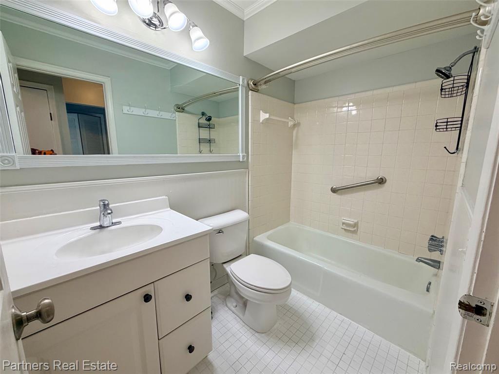 507 West Highland Road, Unit 11 Howell, MI 48843 - Photo 17 of 29