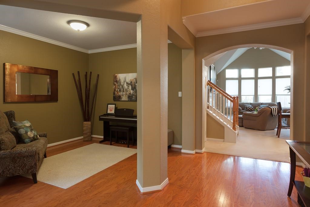 3128 Red Maple Drive Friendswood, TX 77546 - Photo 2 of 17 Entry Room