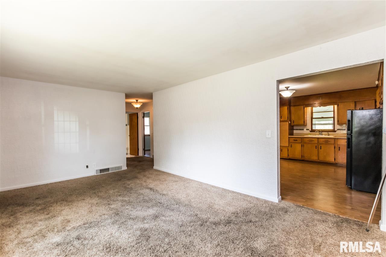 307 Devonshire Road Washington, IL 61571 - Photo 5 of 31 Gallery Image 5