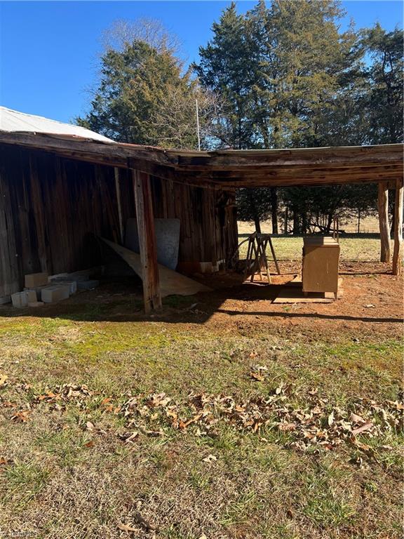 668 Hampton Road Eden, NC 27288 - Photo 5 of 25