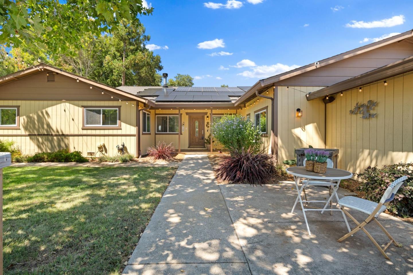 a view of a house with backyard and sitting area