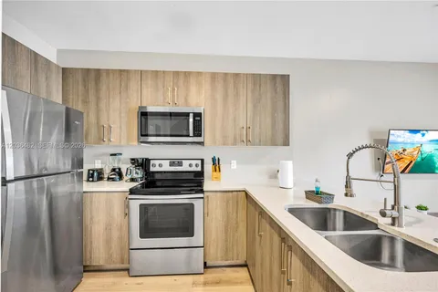 $4,000 | 170 Northwest 158th Street, Unit 2, Miami, FL 33169