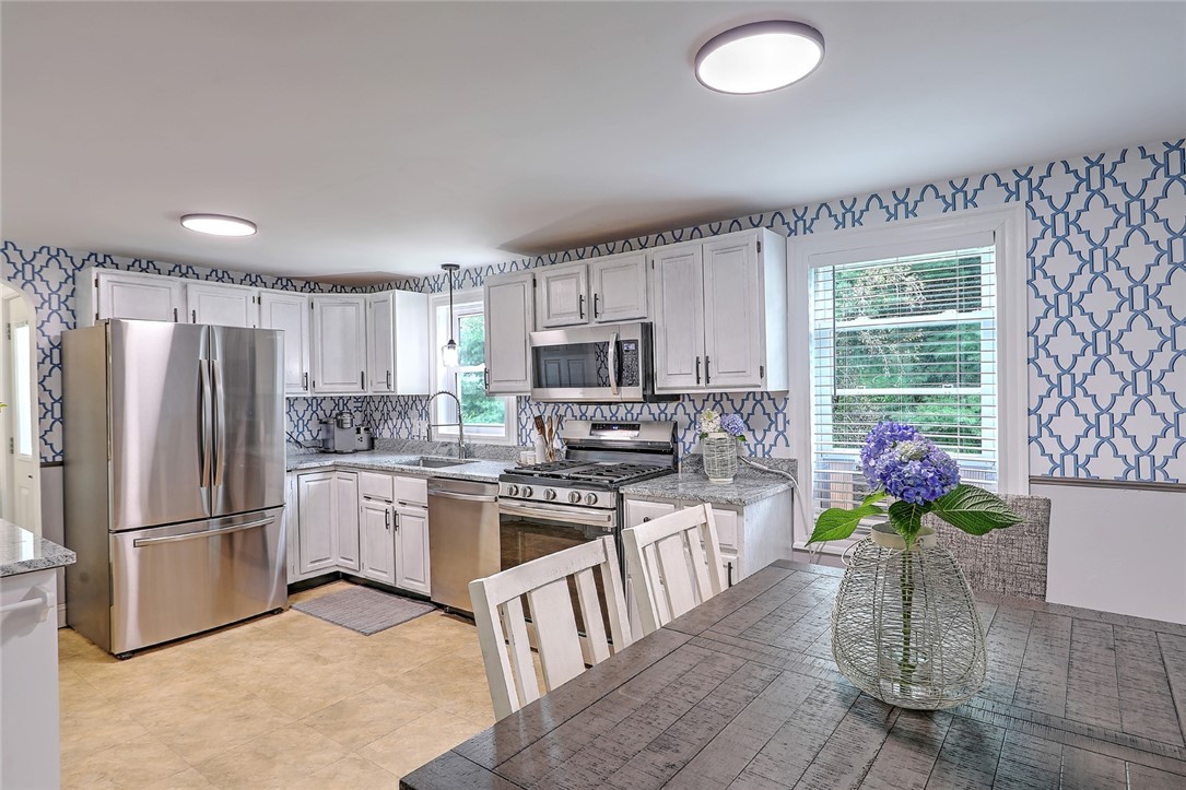475 River Road Lincoln, RI 02865 - Photo 7 of 37