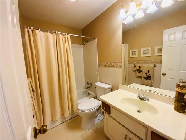 $375,000 | 10526 Rowland Avenue, Kansas City, KS 66109