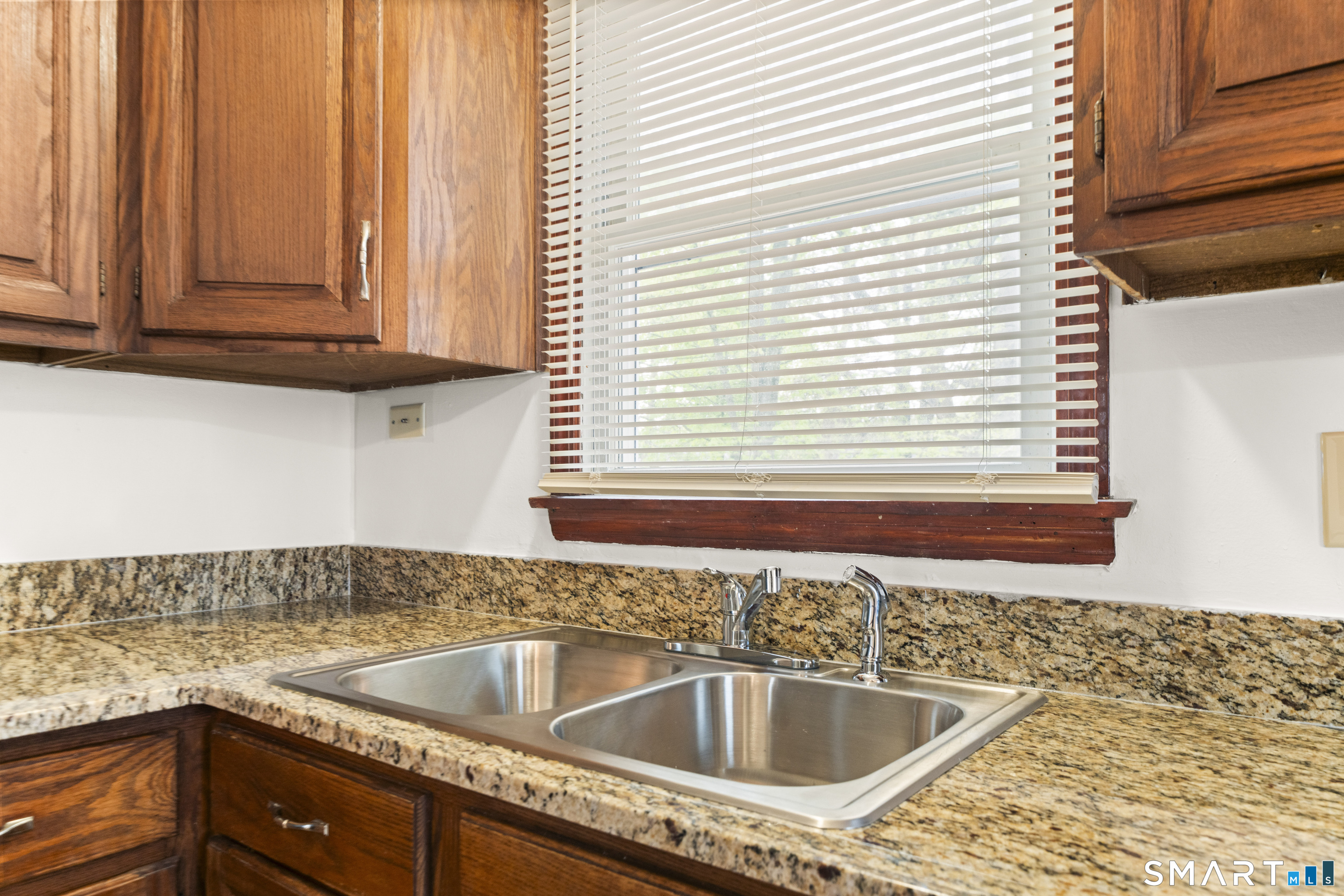 209 Pine Ln Extension Windsor, CT 06095 - Photo 11 of 38