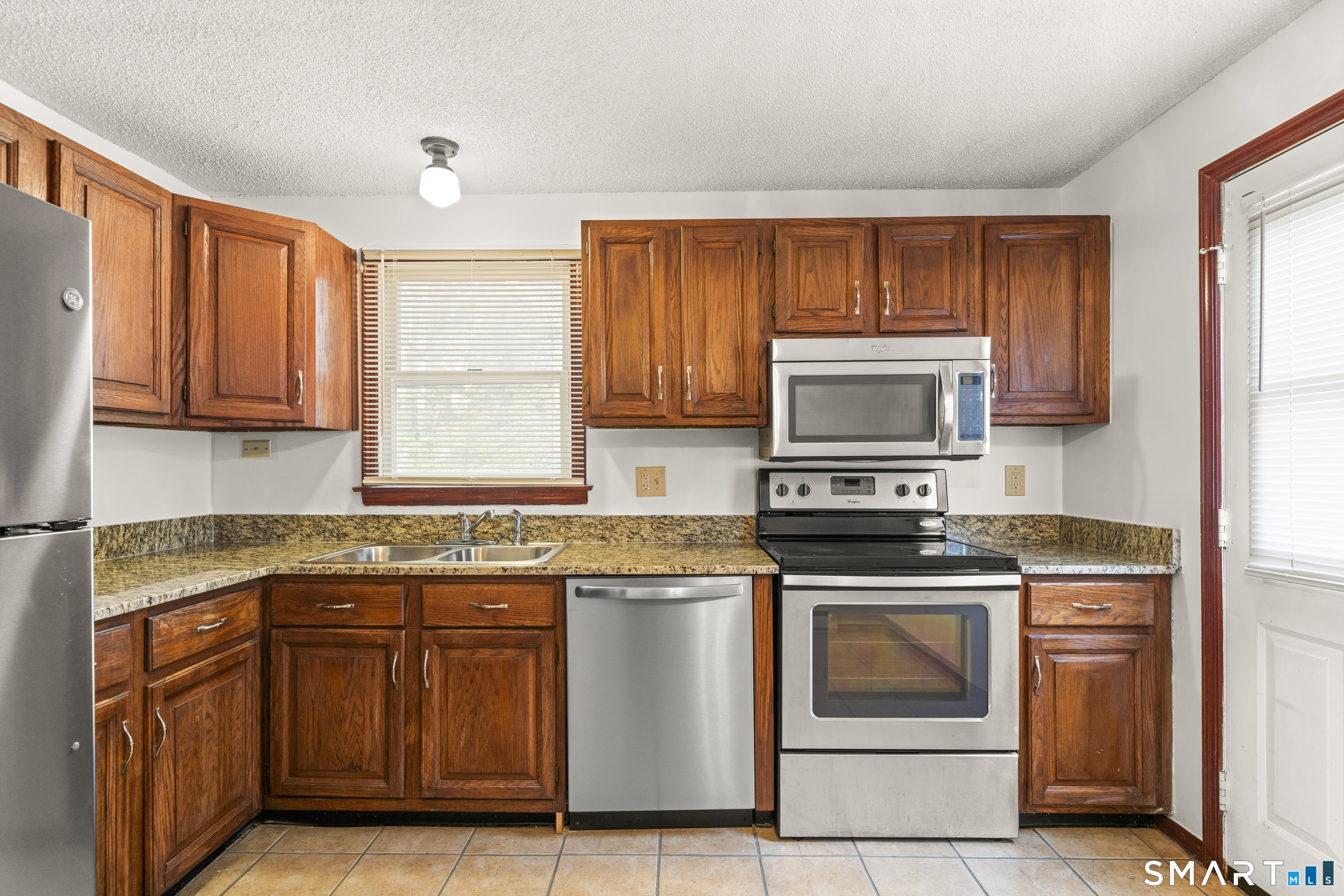 209 Pine Ln Extension Windsor, CT 06095 - Photo 12 of 38