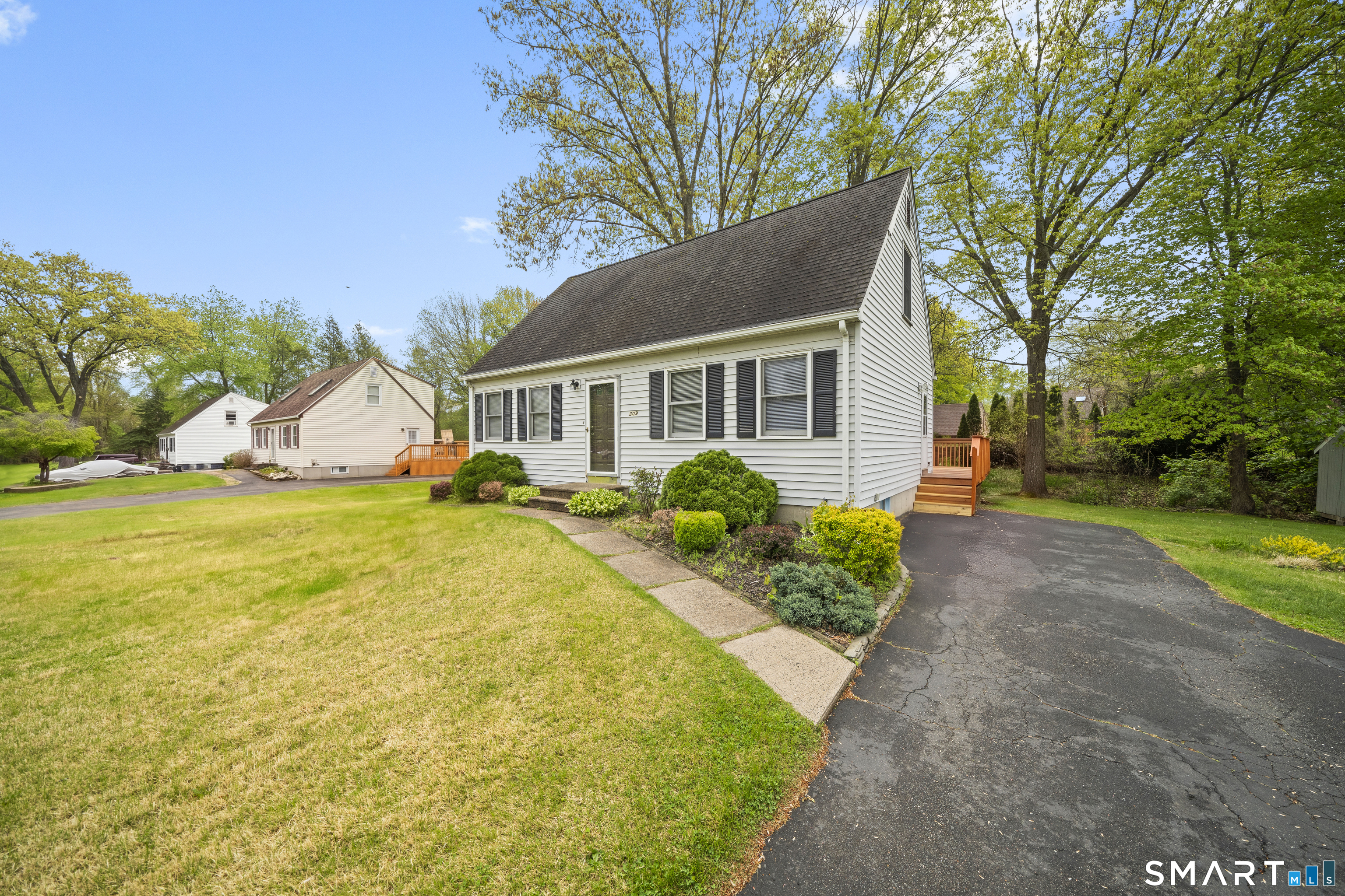 209 Pine Ln Extension Windsor, CT 06095 - Photo 2 of 38