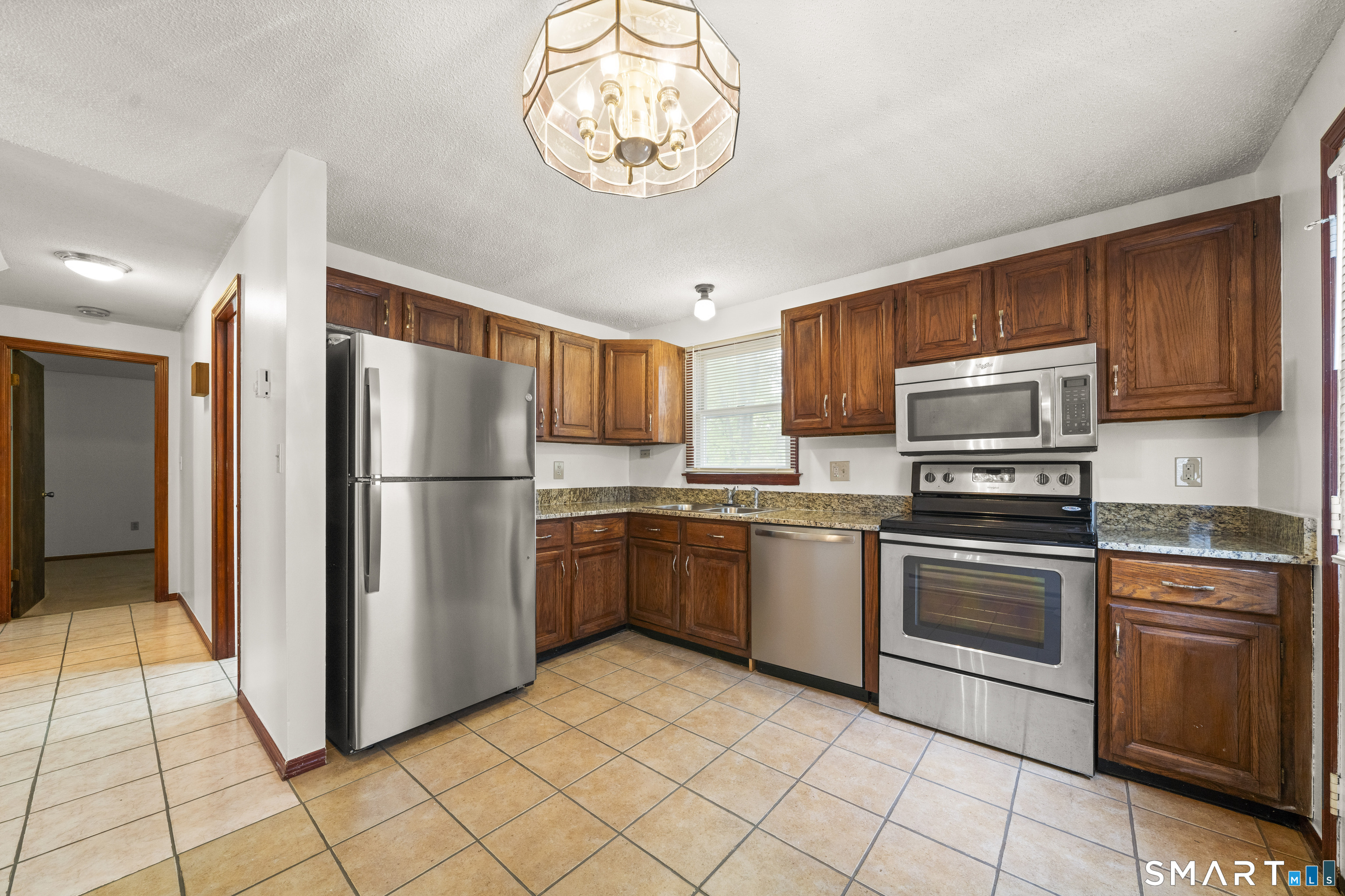 209 Pine Ln Extension Windsor, CT 06095 - Photo 9 of 38