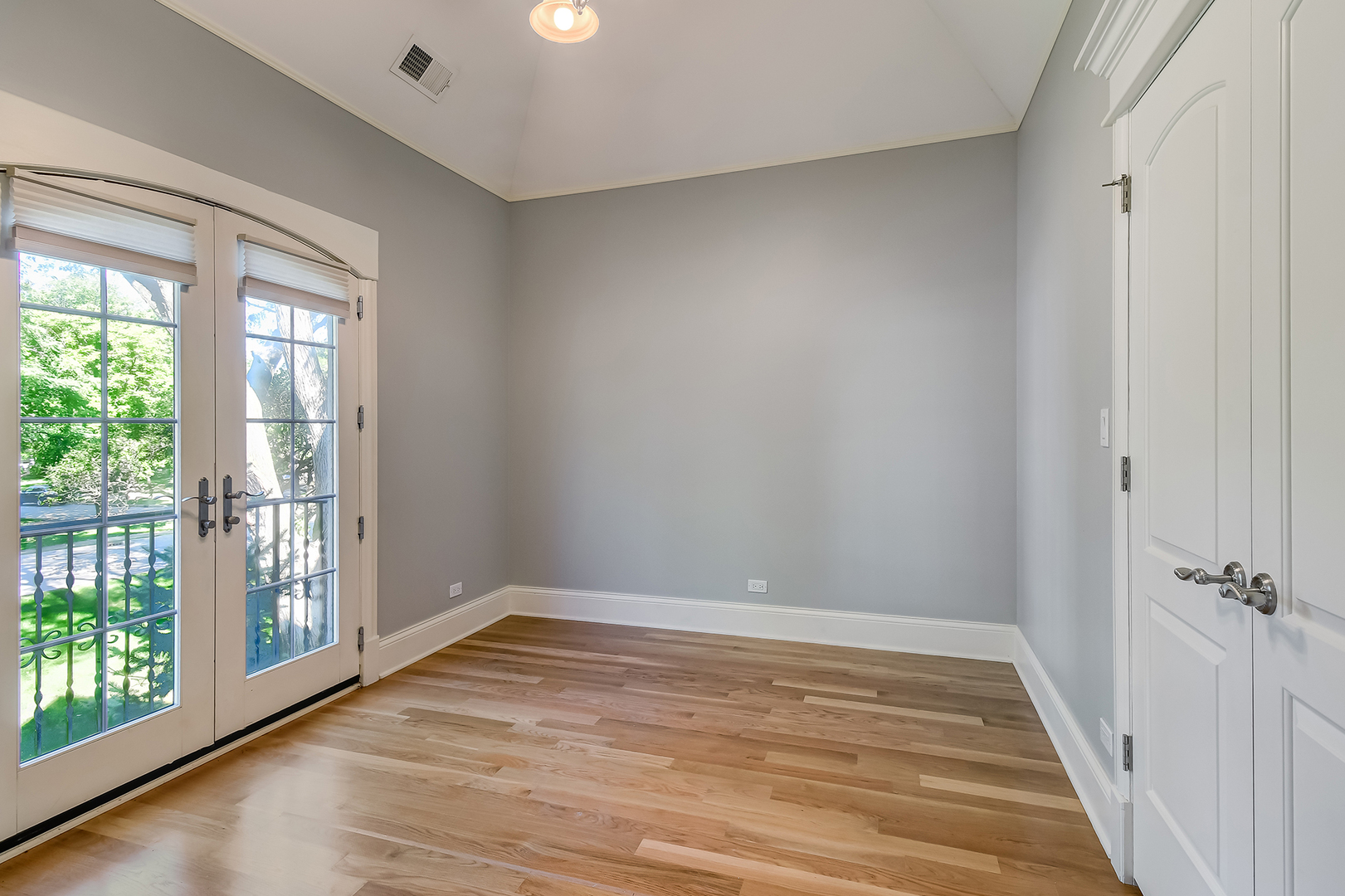 621 North County Line Road Hinsdale, IL 60521 - Photo 22 of 48 wooden floor in an empty room with a window
