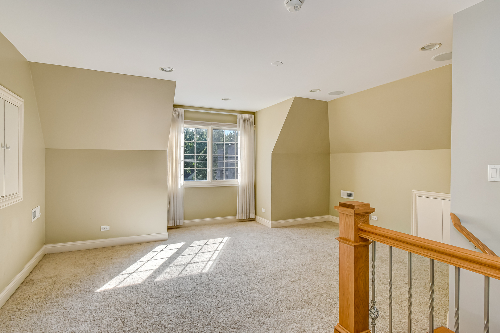 621 North County Line Road Hinsdale, IL 60521 - Photo 28 of 48 a view of a room with a window