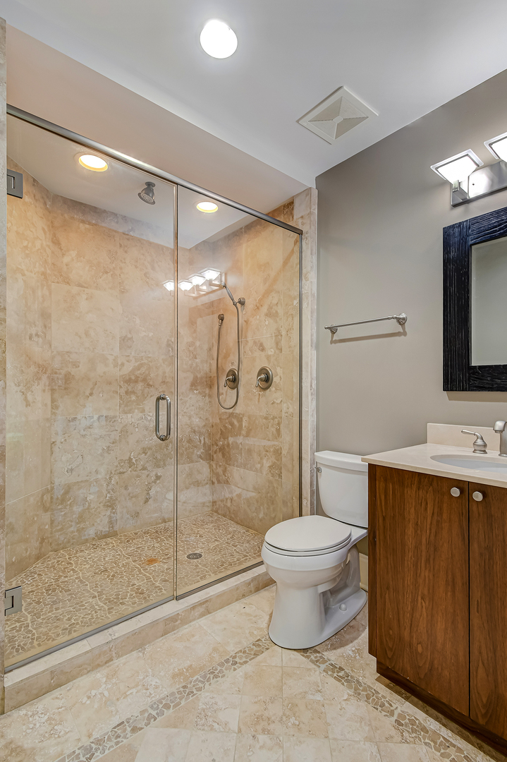 621 North County Line Road Hinsdale, IL 60521 - Photo 36 of 48 a bathroom with a toilet sink and shower